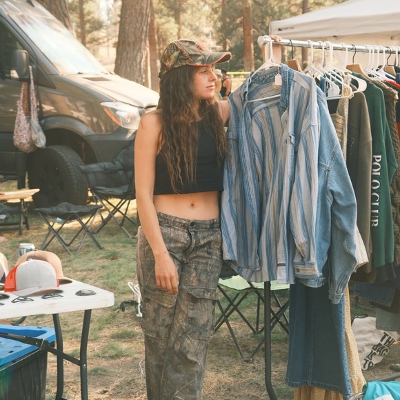 Meet your Posher, Alyssa - Picture 1 of 1